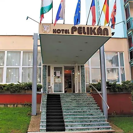 ホテル Pelikan Lučenec